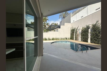 Casa para alugar com 412m², 4 quartos e 4 vagas Casa para alugar com 412m², 4 quartos e 4 vagasPiscina