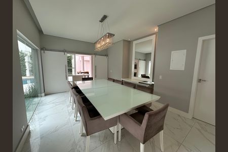 Casa para alugar com 412m², 4 quartos e 4 vagas Casa para alugar com 412m², 4 quartos e 4 vagasSala de Jantar