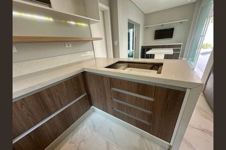 Casa para alugar com 412m², 4 quartos e 4 vagas Casa para alugar com 412m², 4 quartos e 4 vagasCozinha