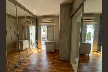 Casa para alugar com 412m², 4 quartos e 4 vagas Casa para alugar com 412m², 4 quartos e 4 vagasCloset