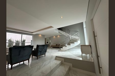 Casa para alugar com 412m², 4 quartos e 4 vagas Casa para alugar com 412m², 4 quartos e 4 vagasSala