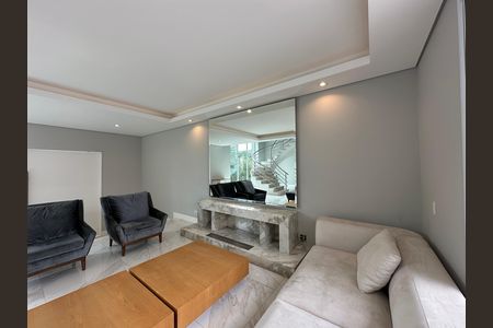 Casa para alugar com 412m², 4 quartos e 4 vagas Casa para alugar com 412m², 4 quartos e 4 vagasSala