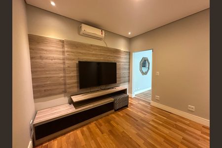 Casa para alugar com 412m², 4 quartos e 4 vagas Casa para alugar com 412m², 4 quartos e 4 vagasSala de TV