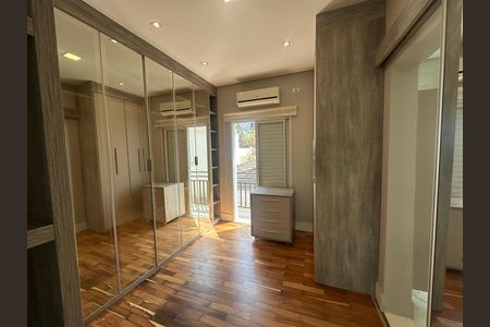 Casa para alugar com 412m², 4 quartos e 4 vagas Casa para alugar com 412m², 4 quartos e 4 vagasCloset