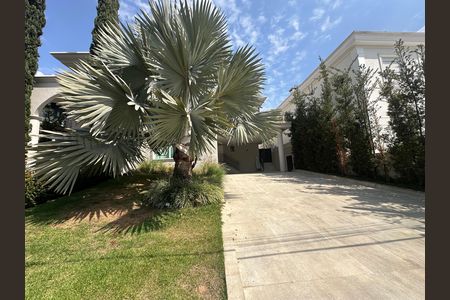 Garagem de casa para alugar com 4 quartos, 412m² em Alphaville Residencial Um, Barueri