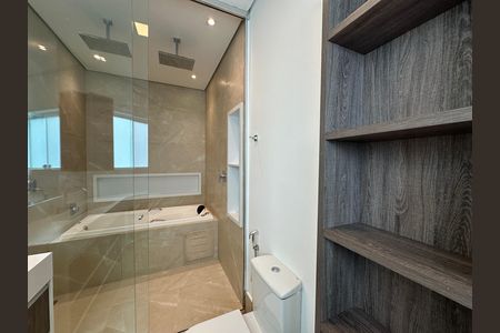 Casa para alugar com 412m², 4 quartos e 4 vagas Casa para alugar com 412m², 4 quartos e 4 vagasBanheiro da Suíte 3