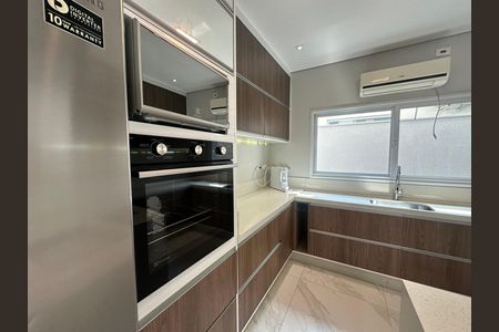 Casa para alugar com 412m², 4 quartos e 4 vagas Casa para alugar com 412m², 4 quartos e 4 vagasCozinha