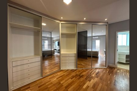 Casa para alugar com 412m², 4 quartos e 4 vagas Casa para alugar com 412m², 4 quartos e 4 vagasSuíte 3