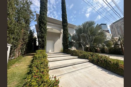 Fachada de casa para alugar com 4 quartos, 412m² em Alphaville Residencial Um, Barueri
