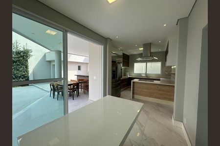 Casa para alugar com 412m², 4 quartos e 4 vagas Casa para alugar com 412m², 4 quartos e 4 vagasCozinha