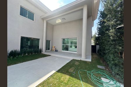 Casa para alugar com 412m², 4 quartos e 4 vagas Casa para alugar com 412m², 4 quartos e 4 vagasQuintal