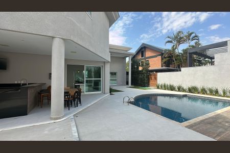 Casa para alugar com 412m², 4 quartos e 4 vagas Casa para alugar com 412m², 4 quartos e 4 vagasPiscina
