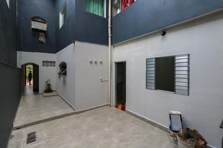Quintal e Área de Serviço de casa à venda com 2 quartos, 500m² em Santa Maria, São Caetano do Sul