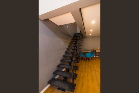 Apartamento para alugar com 55m², 2 quartos e 1 vagaEscada