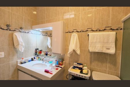 Casa à venda com 436m², 4 quartos e 6 vagas Casa à venda com 436m², 4 quartos e 6 vagasBanheiro da Suíte 1