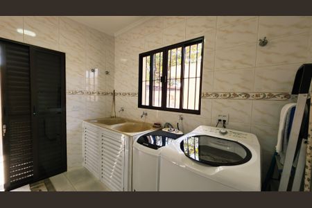 Casa à venda com 436m², 4 quartos e 6 vagas Casa à venda com 436m², 4 quartos e 6 vagasLavanderia