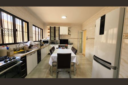 Casa à venda com 436m², 4 quartos e 6 vagas Casa à venda com 436m², 4 quartos e 6 vagasCozinha