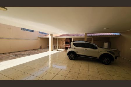 Casa à venda com 436m², 4 quartos e 6 vagas Casa à venda com 436m², 4 quartos e 6 vagasGaragem