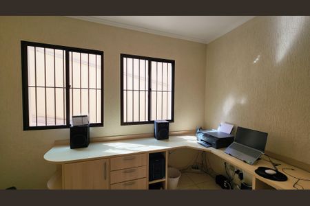 Casa à venda com 436m², 4 quartos e 6 vagas Casa à venda com 436m², 4 quartos e 6 vagasEscritório