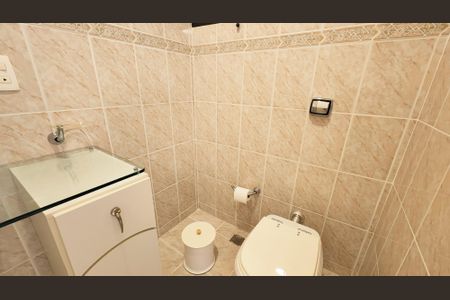 Casa à venda com 436m², 4 quartos e 6 vagas Casa à venda com 436m², 4 quartos e 6 vagasLavabo