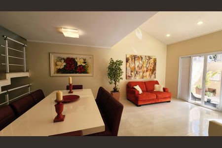 Casa à venda com 436m², 4 quartos e 6 vagas Casa à venda com 436m², 4 quartos e 6 vagasSala de Estar