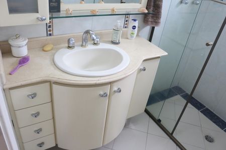 Apartamento à venda com 128m², 3 quartos e 3 vagasBanheiro Social