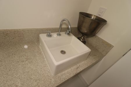 Apartamento à venda com 117m², 3 quartos e 2 vagasBanheiro da Suíte 2 - Pia
