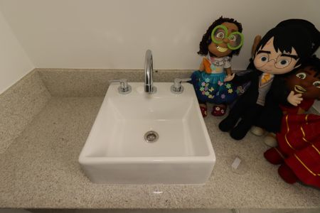 Apartamento à venda com 117m², 3 quartos e 2 vagasBanheiro da Suíte 1 - Pia