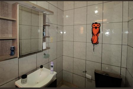 Casa à venda com 100m², 3 quartos e 2 vagas Casa à venda com 100m², 3 quartos e 2 vagasBanheiro da Suíte 1