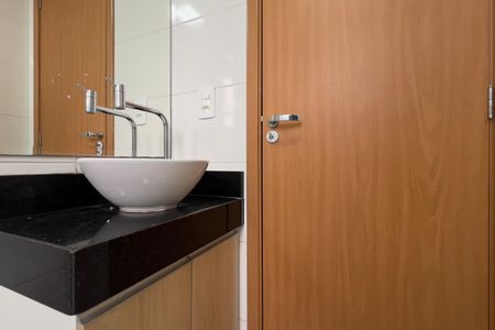 Banheiro de apartamento à venda com 2 quartos, 44m² em Vila Barros, Guarulhos