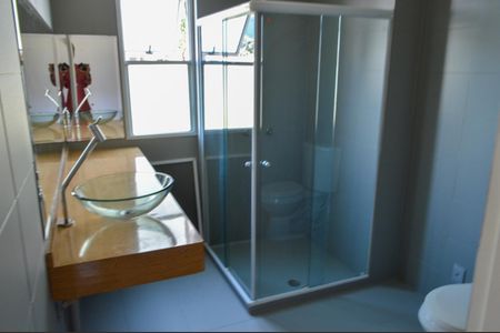 Banheiro de apartamento à venda com 1 quarto, 49m² em Anil, Rio de Janeiro