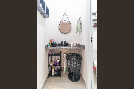 Casa de condomínio para alugar com 87m², 2 quartos e 1 vaga Casa de condomínio para alugar com 87m², 2 quartos e 1 vagaBanheiro