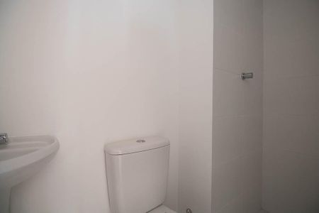 Apartamento para alugar com 33m², 2 quartos e sem vaga Apartamento para alugar com 33m², 2 quartos e sem vagaBanheiro