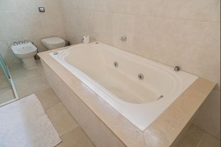 Apartamento para alugar com 364m², 3 quartos e 3 vagas Apartamento para alugar com 364m², 3 quartos e 3 vagasBanheiro da Suíte 1