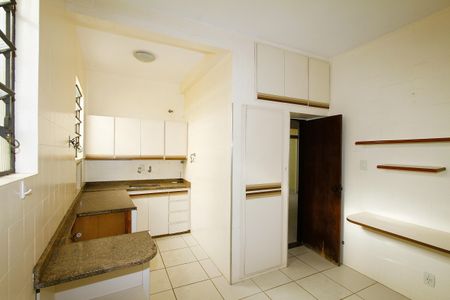 Casa à venda com 366m², 4 quartos e 6 vagasCozinha