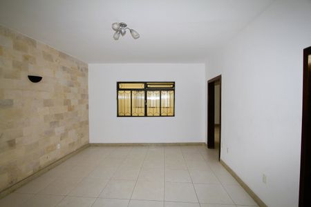 Casa à venda com 366m², 4 quartos e 6 vagasSala 2