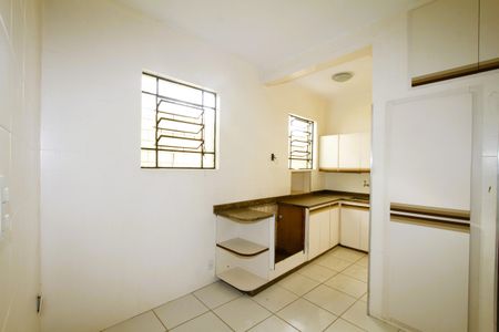 Casa à venda com 366m², 4 quartos e 6 vagasCozinha