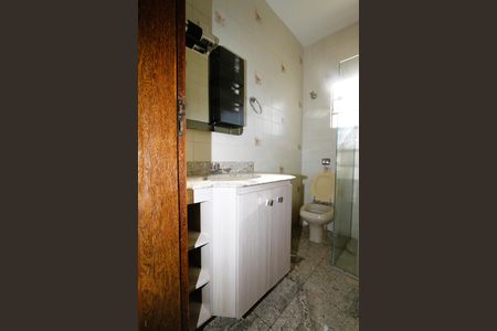 Casa à venda com 366m², 4 quartos e 6 vagasBanheiro Social 2