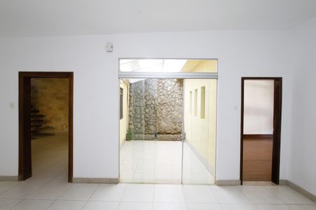 Casa à venda com 366m², 4 quartos e 6 vagasSala