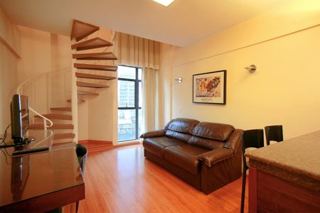 Sala de kitnet/studio para alugar com 1 quarto, 42m² em Savassi, Belo Horizonte