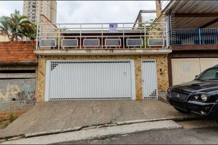 Casa à venda com 192m², 3 quartos e 5 vagas Casa à venda com 192m², 3 quartos e 5 vagasFachada