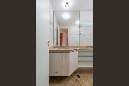 Apartamento para alugar com 125m², 4 quartos e 3 vagasBanheiro do Quarto 3