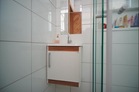 Banheiro da Suíte de apartamento à venda com 1 quarto, 40m² em São Geraldo, Porto Alegre