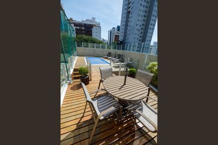 Apartamento à venda com 119m², 3 quartos e 2 vagas Apartamento à venda com 119m², 3 quartos e 2 vagasÁrea comum - Piscina