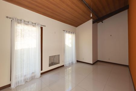 Casa de condomínio à venda com 320m², 3 quartos e 4 vagasSala