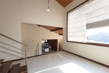 Casa de condomínio à venda com 320m², 3 quartos e 4 vagasSala 2