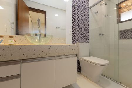 Casa de condomínio à venda com 320m², 3 quartos e 4 vagasBanheiro da Suíte 3