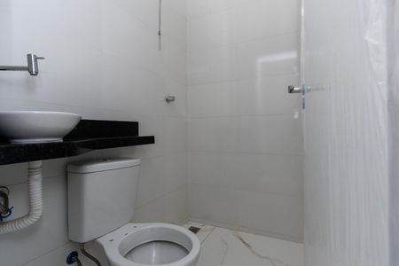 Casa à venda com 90m², 2 quartos e 2 vagas Casa à venda com 90m², 2 quartos e 2 vagasBanheiro da Suite