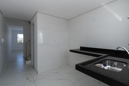 Casa à venda com 90m², 2 quartos e 2 vagas Casa à venda com 90m², 2 quartos e 2 vagasCozinha