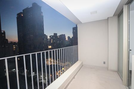 Varanda de kitnet/studio à venda com 1 quarto, 58m² em Jardins, São Paulo